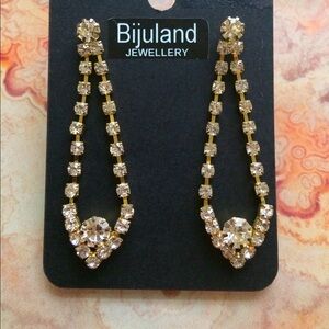 🥰 NWT Gold Tone Rhinestone Earrings